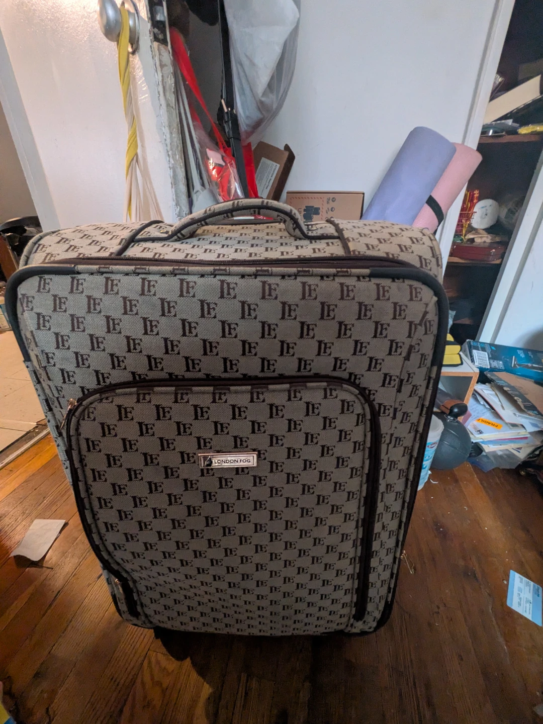 London Fog Rolling Suitcase