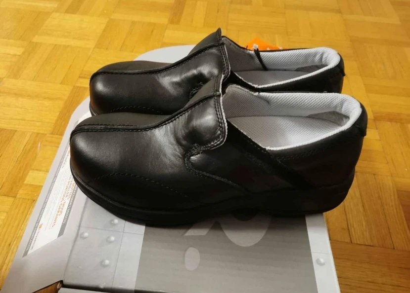Women Steel Toe Size 7 (price is firm)