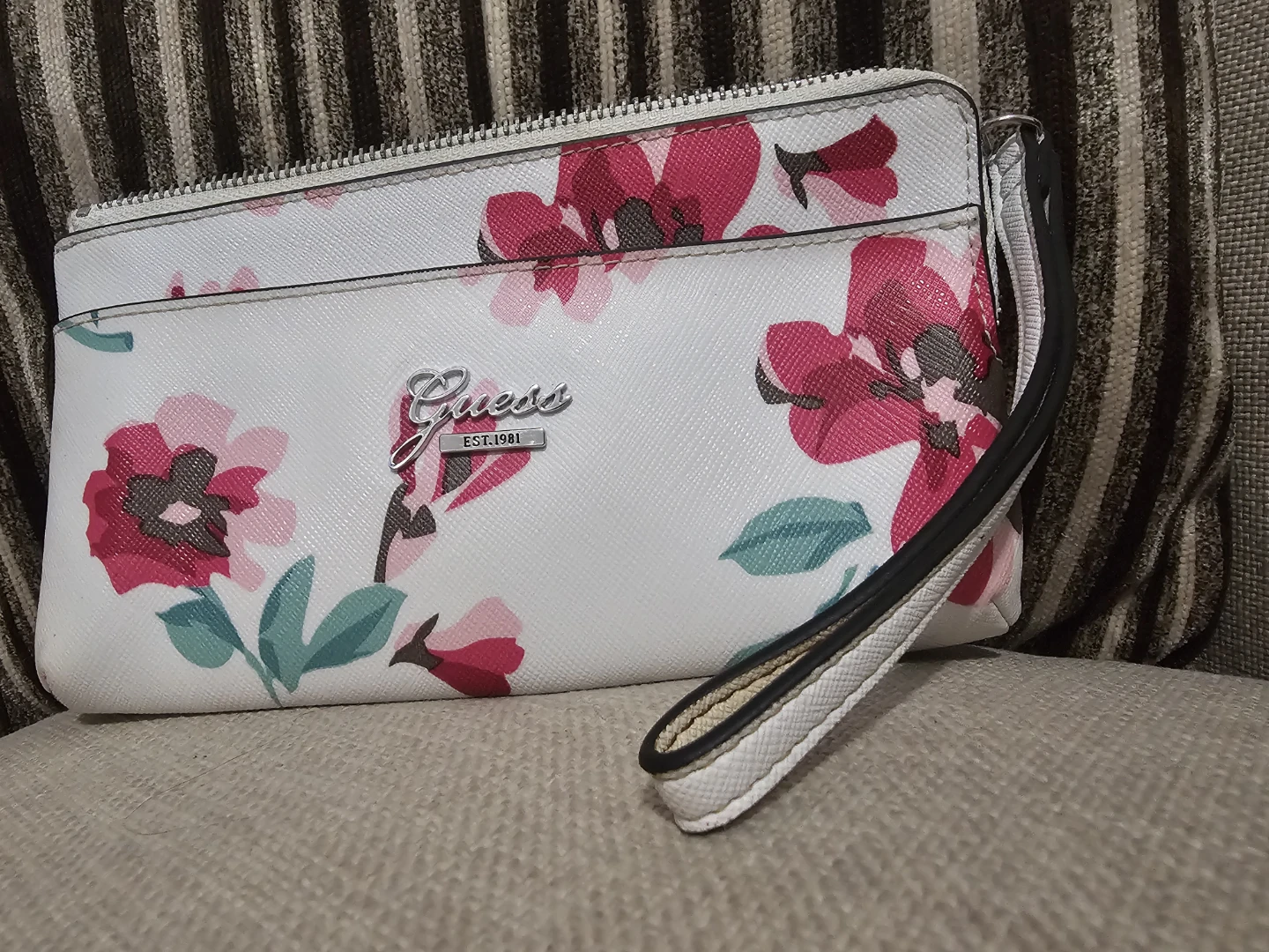 Guess Floral Wristlet Wallet - photo 3