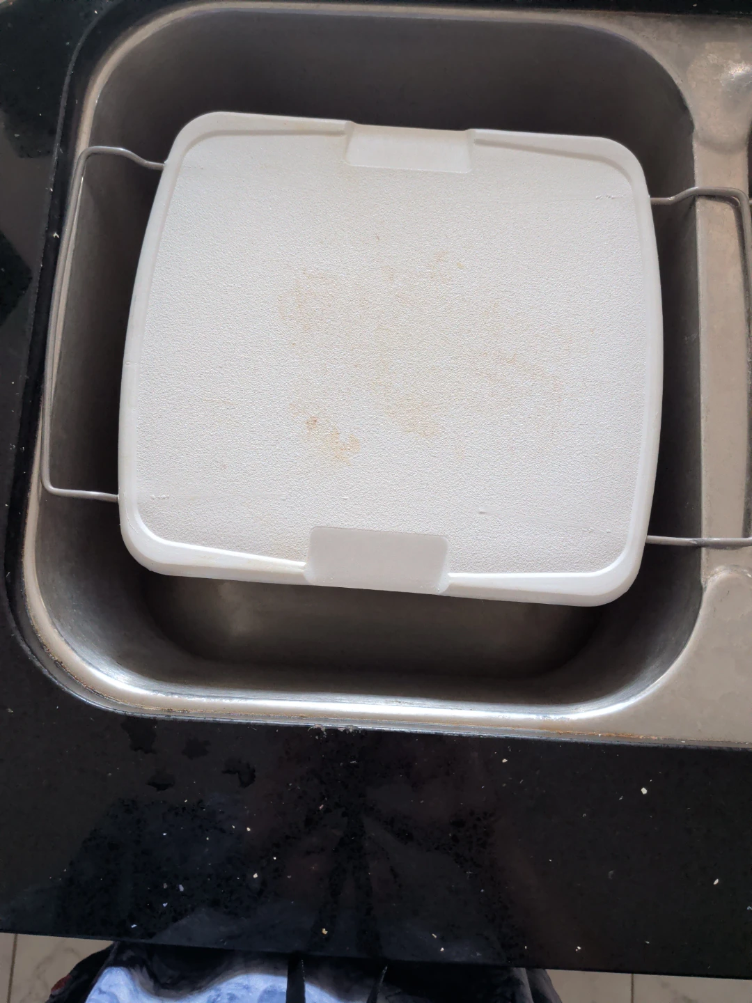 White Plastic Cutting Board with adjustable Metal Handles - photo 2