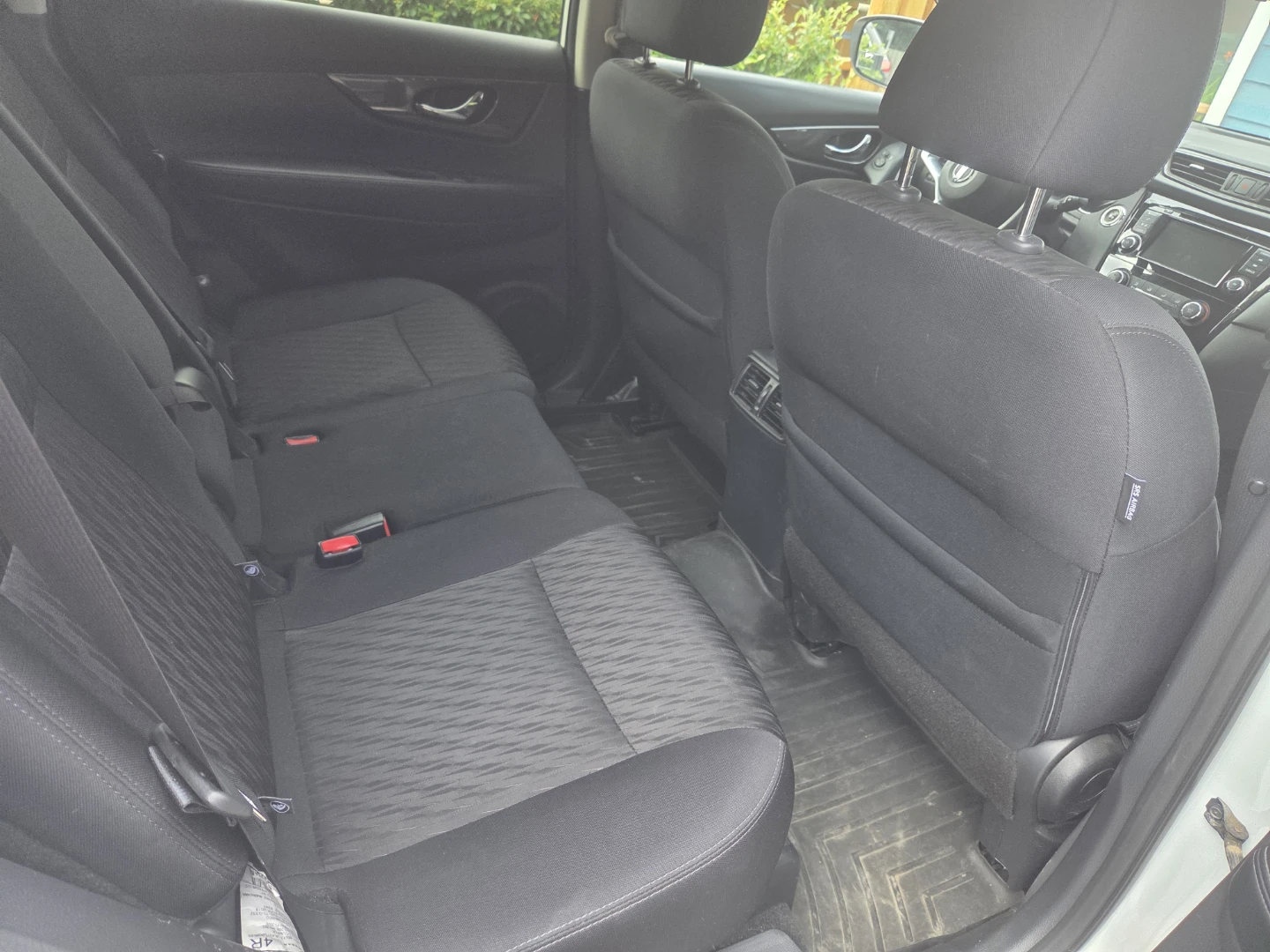 White Nissan Rogue SUV , FINAL PRICE - photo 3