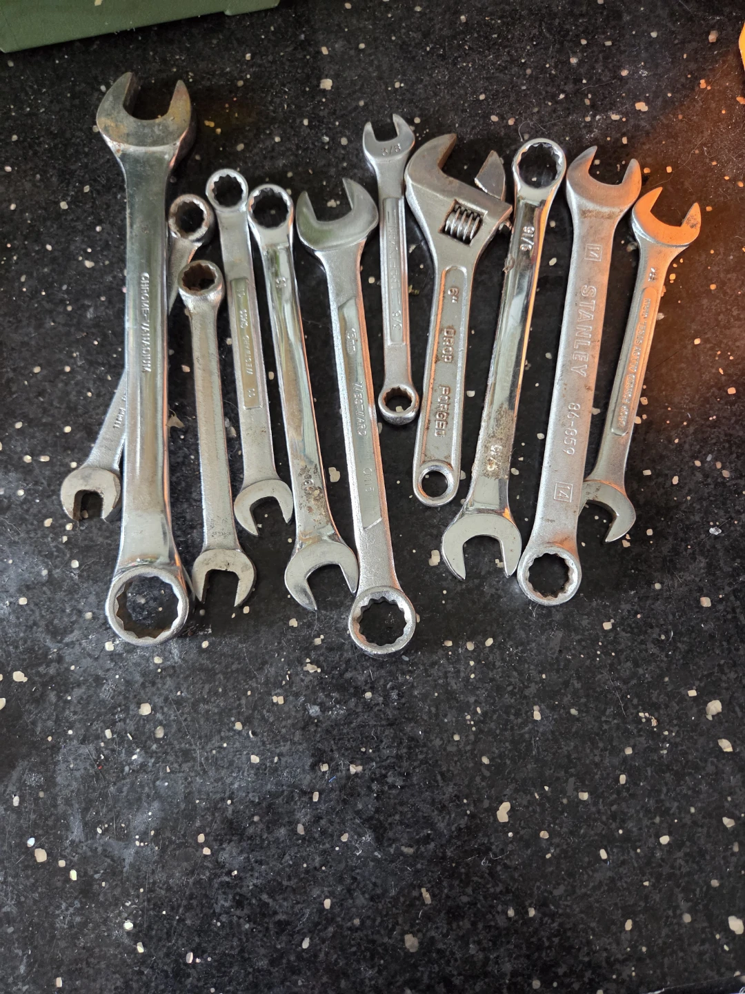 Set of Wrenches and Adjustable Wrench