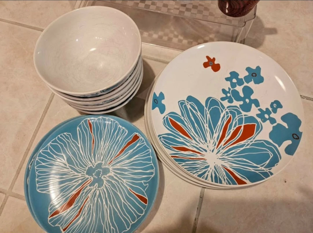 IKEA Floral Dinnerware Set - photo 3