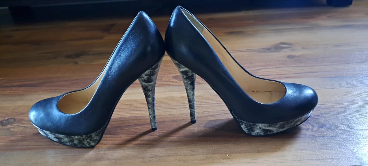 Guess Black Platform Heels - photo 3