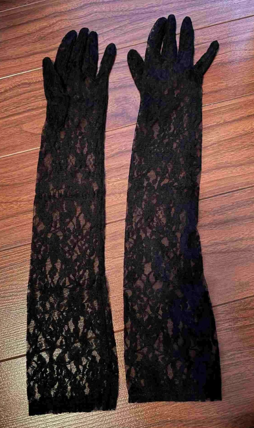 Gorgeous Vintage Black Lace Opera Gloves