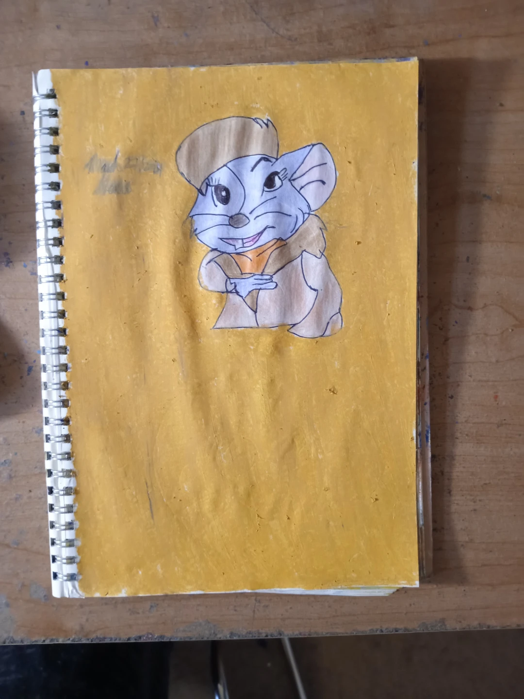 GOLDEN Yellow Background and Mouse Foreground Drawing