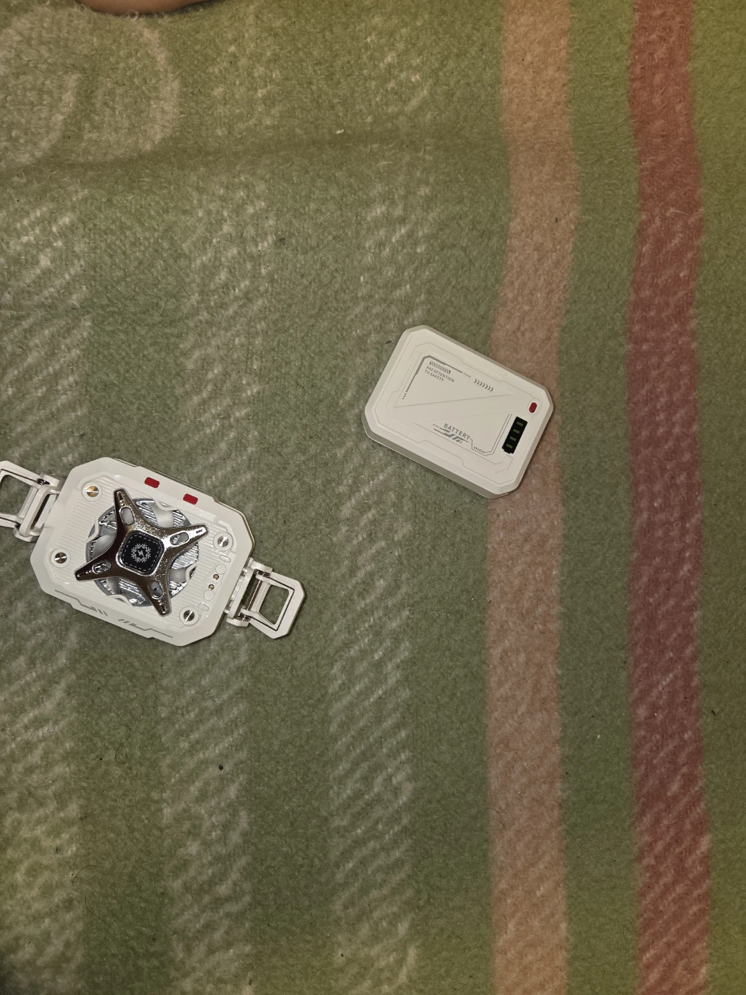 Phone cooler with battery
