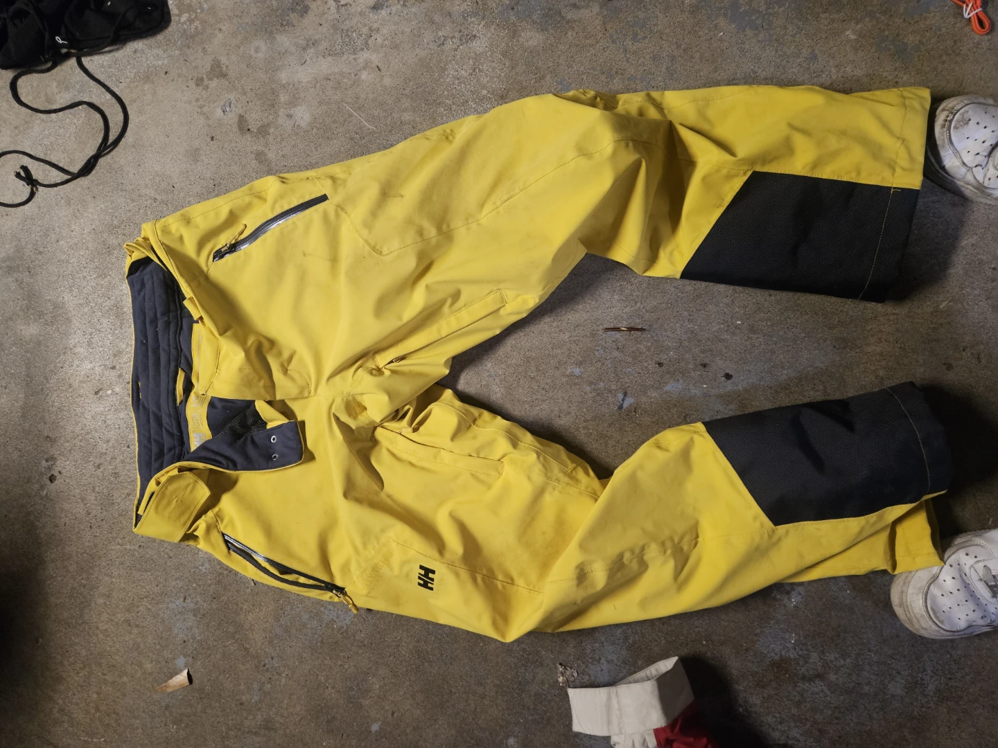 Helly Hansen large mens ski pants