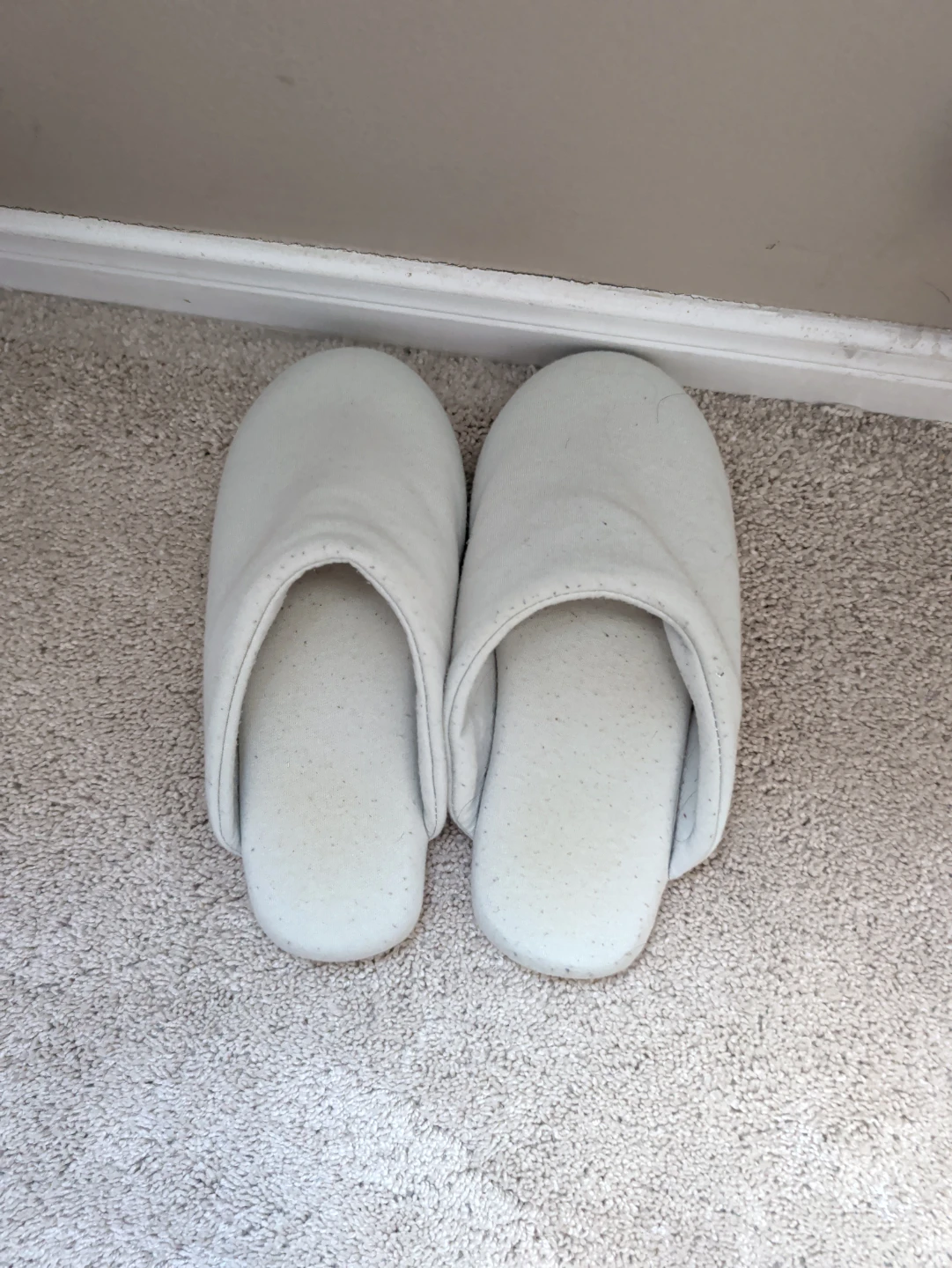 Light green indoor slippers