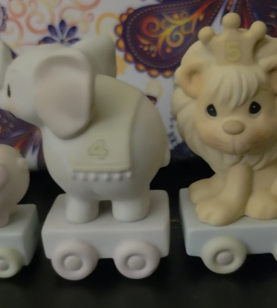 Precious Moments Figurines Collection - photo 5