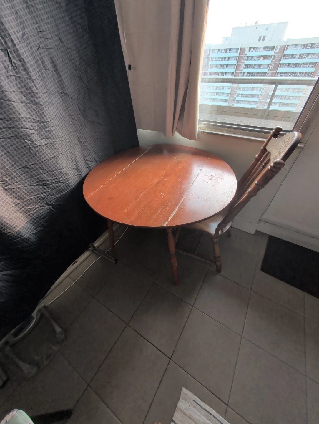 Round Drop Leaf Table