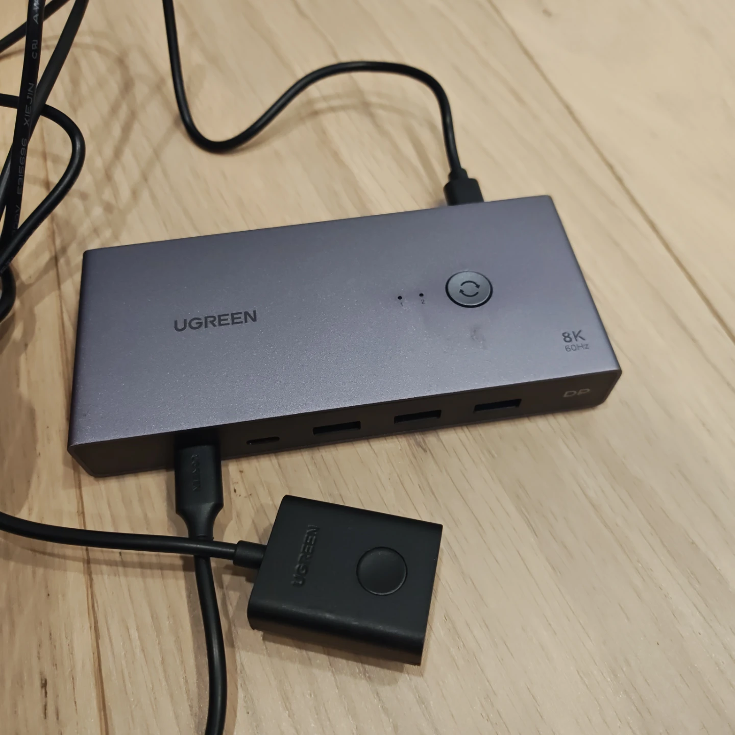 Ugreen DisplayPort KVM Switch 2 in 1 Out - photo 3