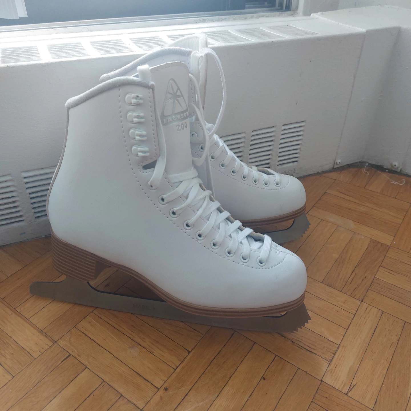 Jackson white ice skates size 8 - photo 2