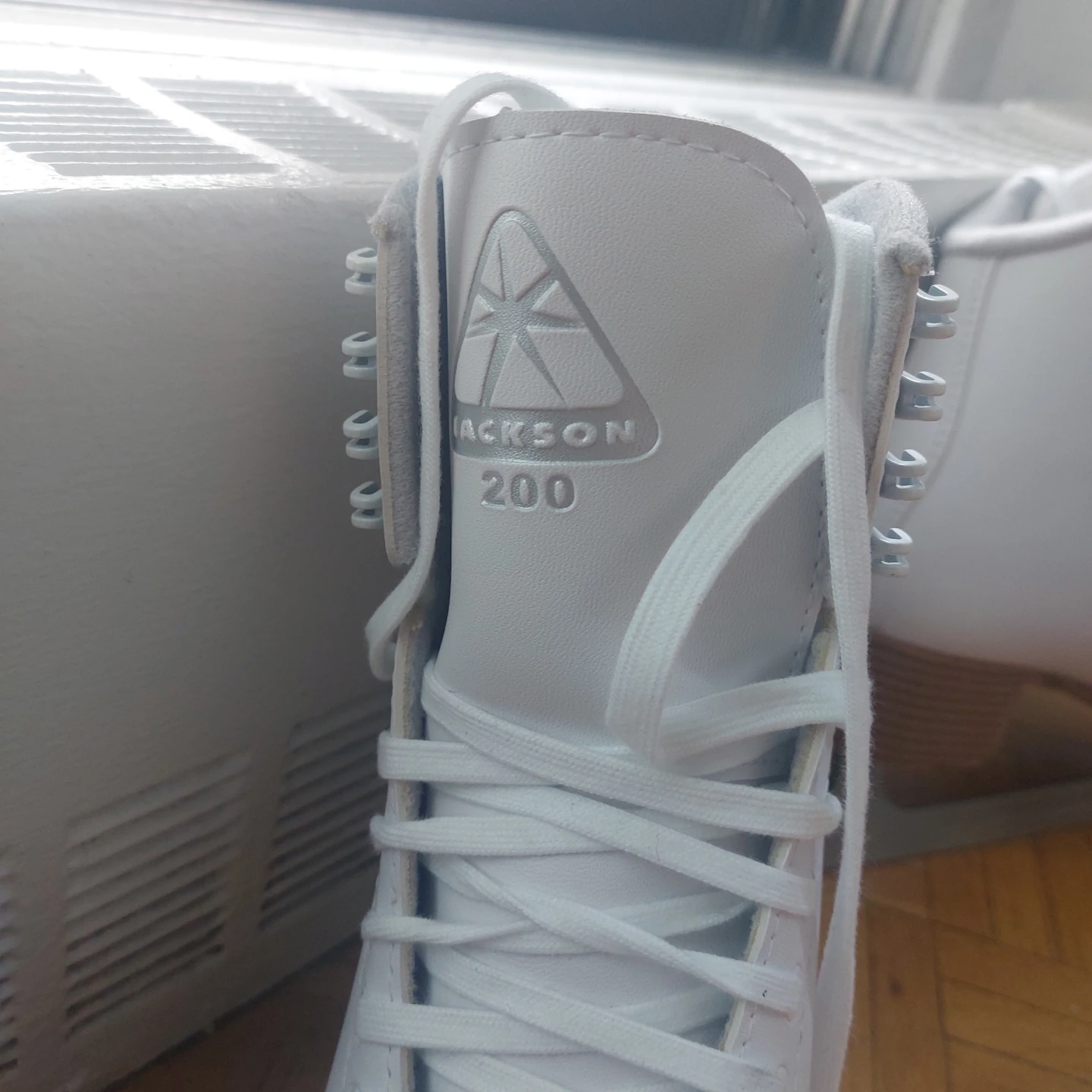 Jackson white ice skates size 8 - photo 4