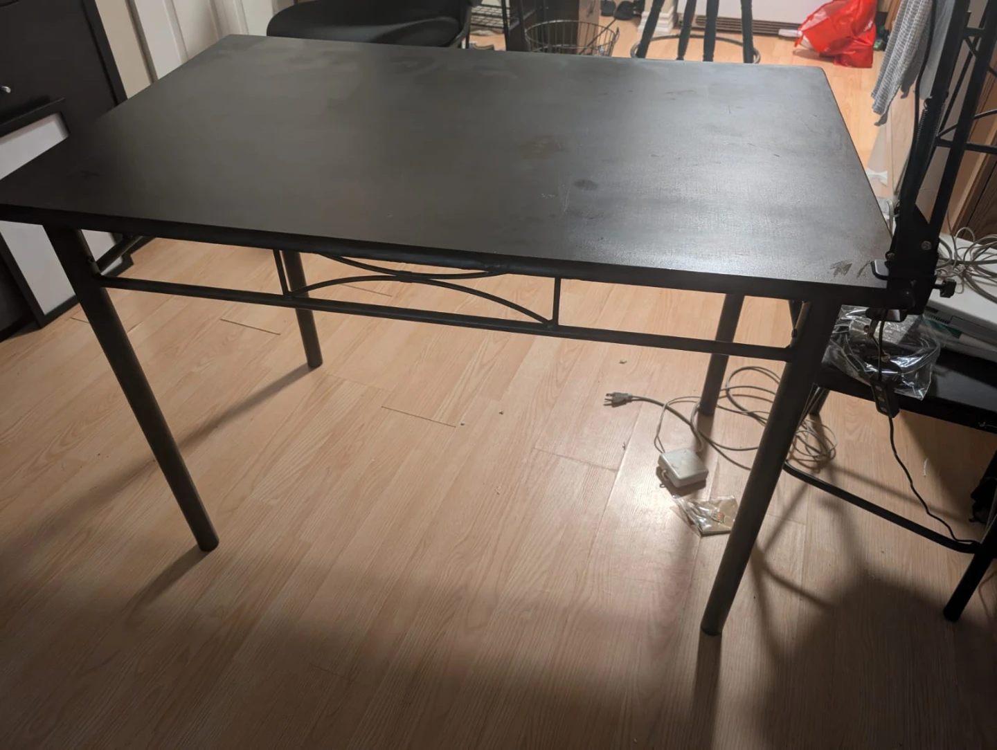 Apartment sized dining table / computer table