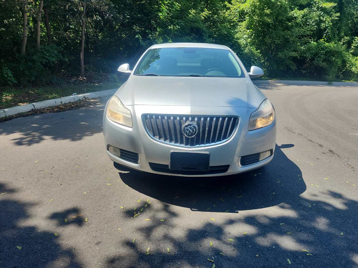 2011 Silver Buick Regal Sedan 81 KM ONLY  CLEAN CARFAX - photo 2