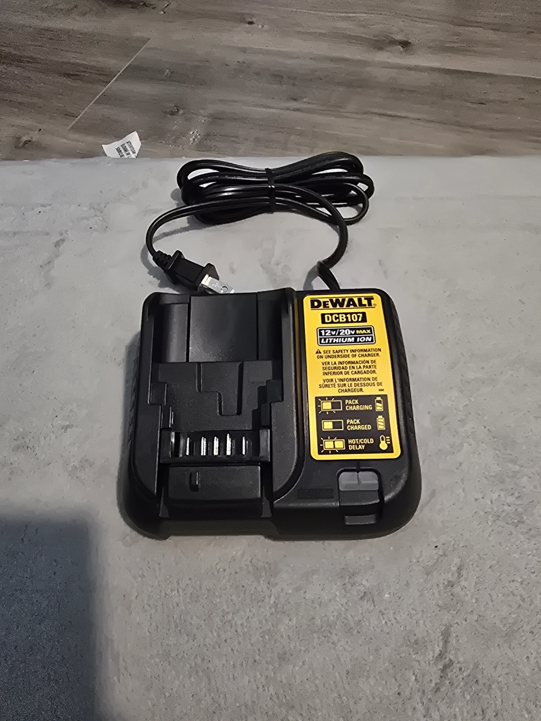 DEWALT DCB107 12V/20V MAX Lithium Ion Battery Charger