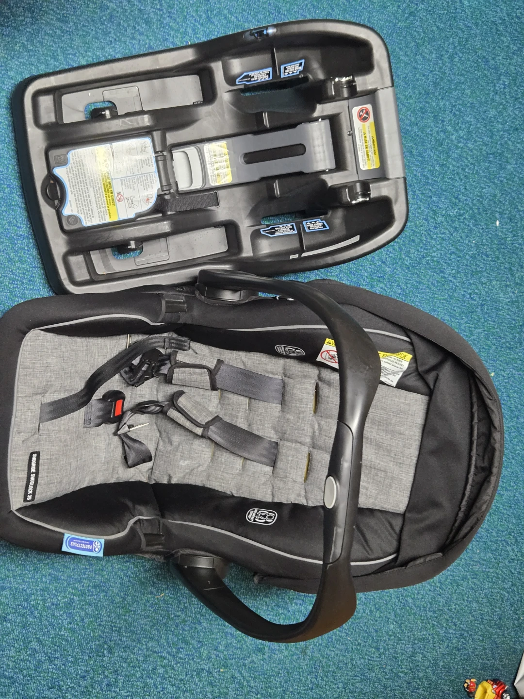 Graco SnugRide SnugLock 35 Infant Car Seat and Base - photo 3