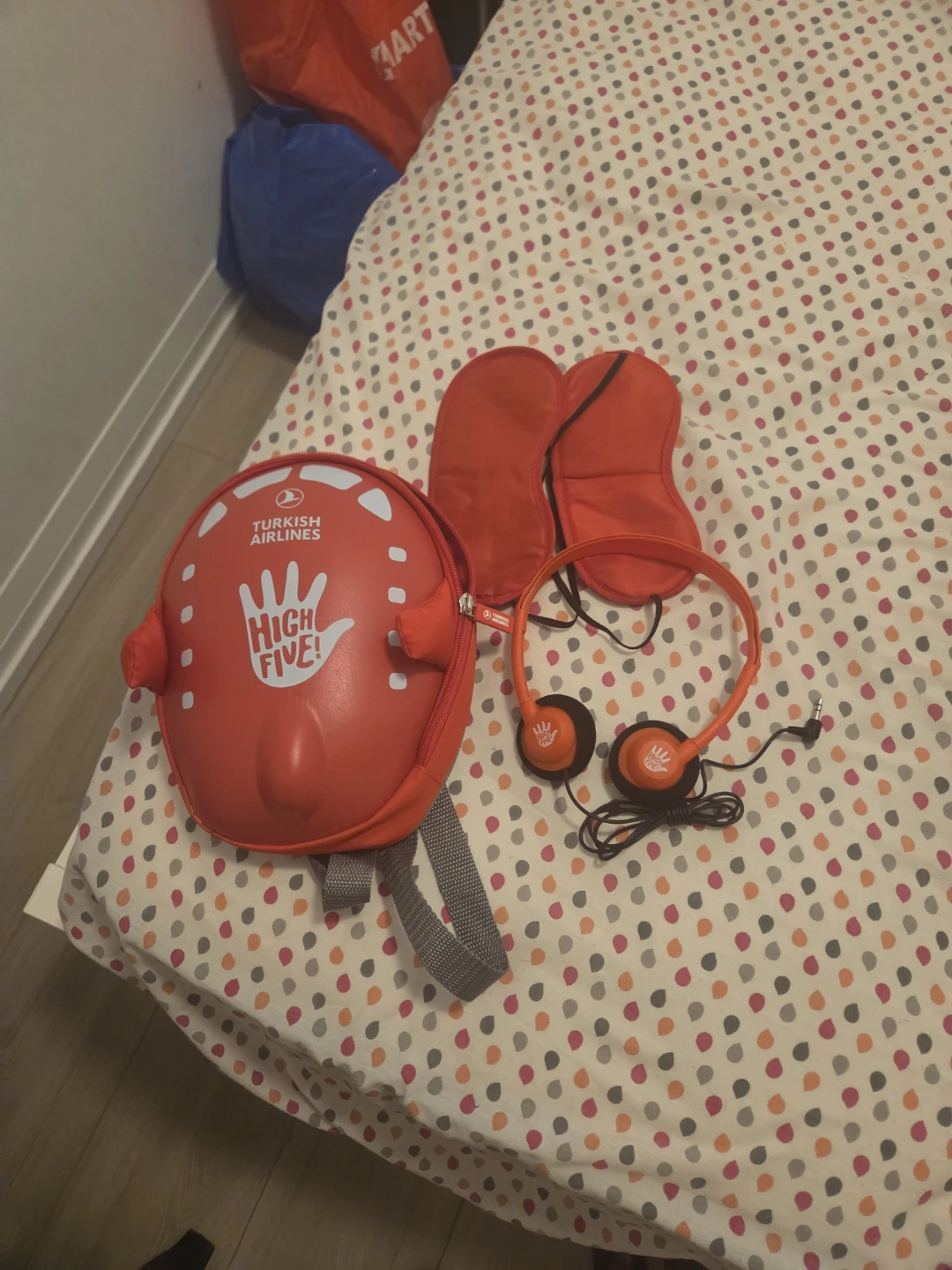 Turkish Airlines "High Five!" Kids Travel Set with Backpack - photo 2