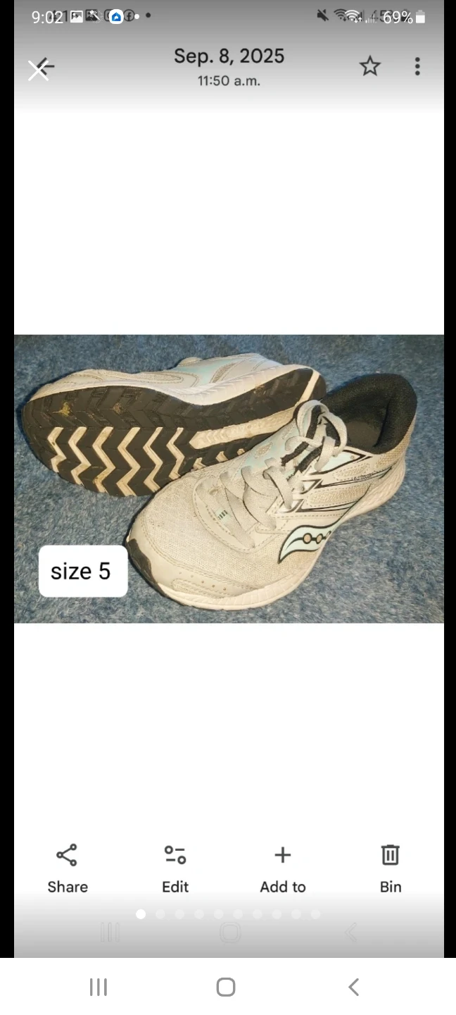Saucony running shoes size 5