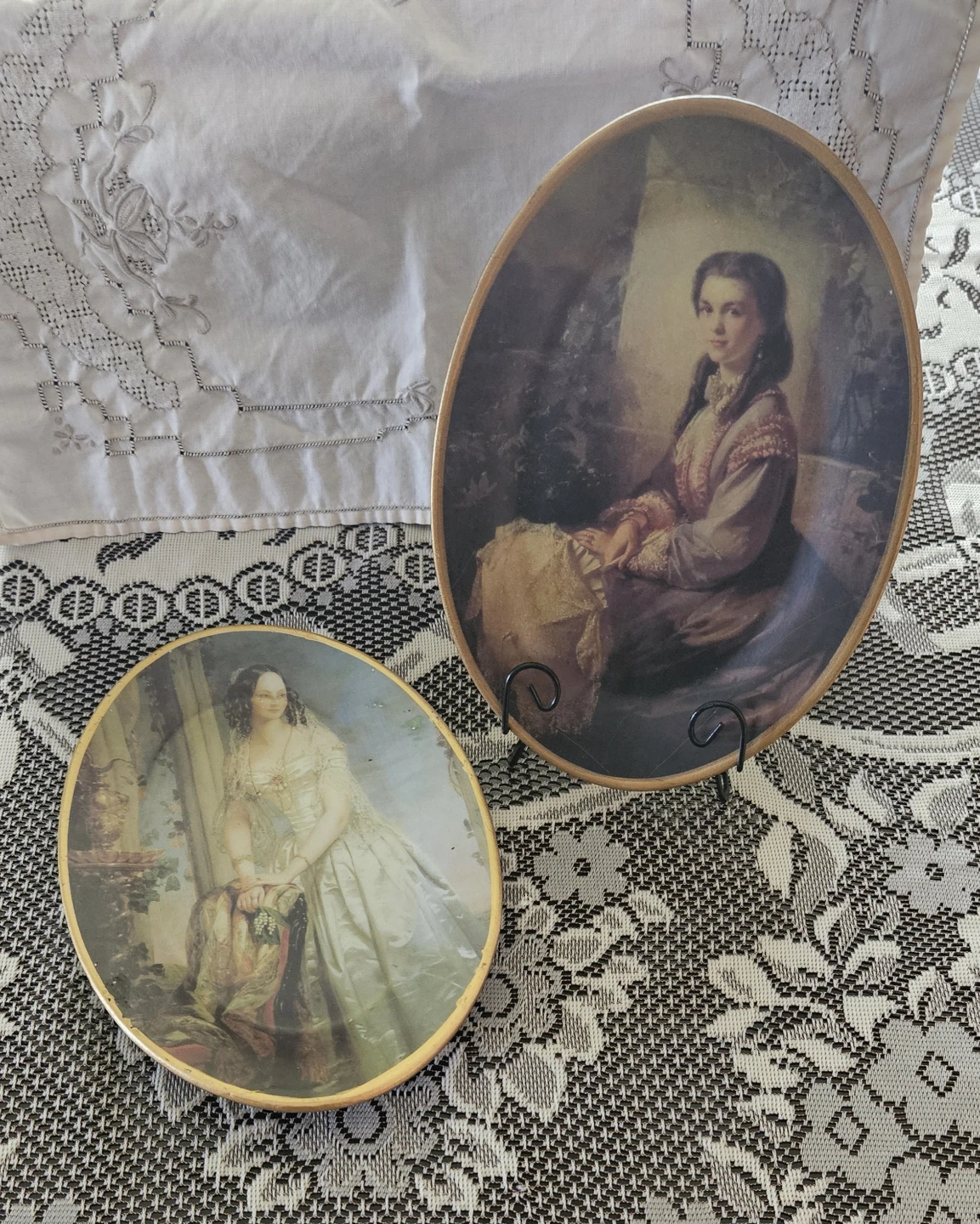 Pair of mid-century ceramic portrait plaques💜