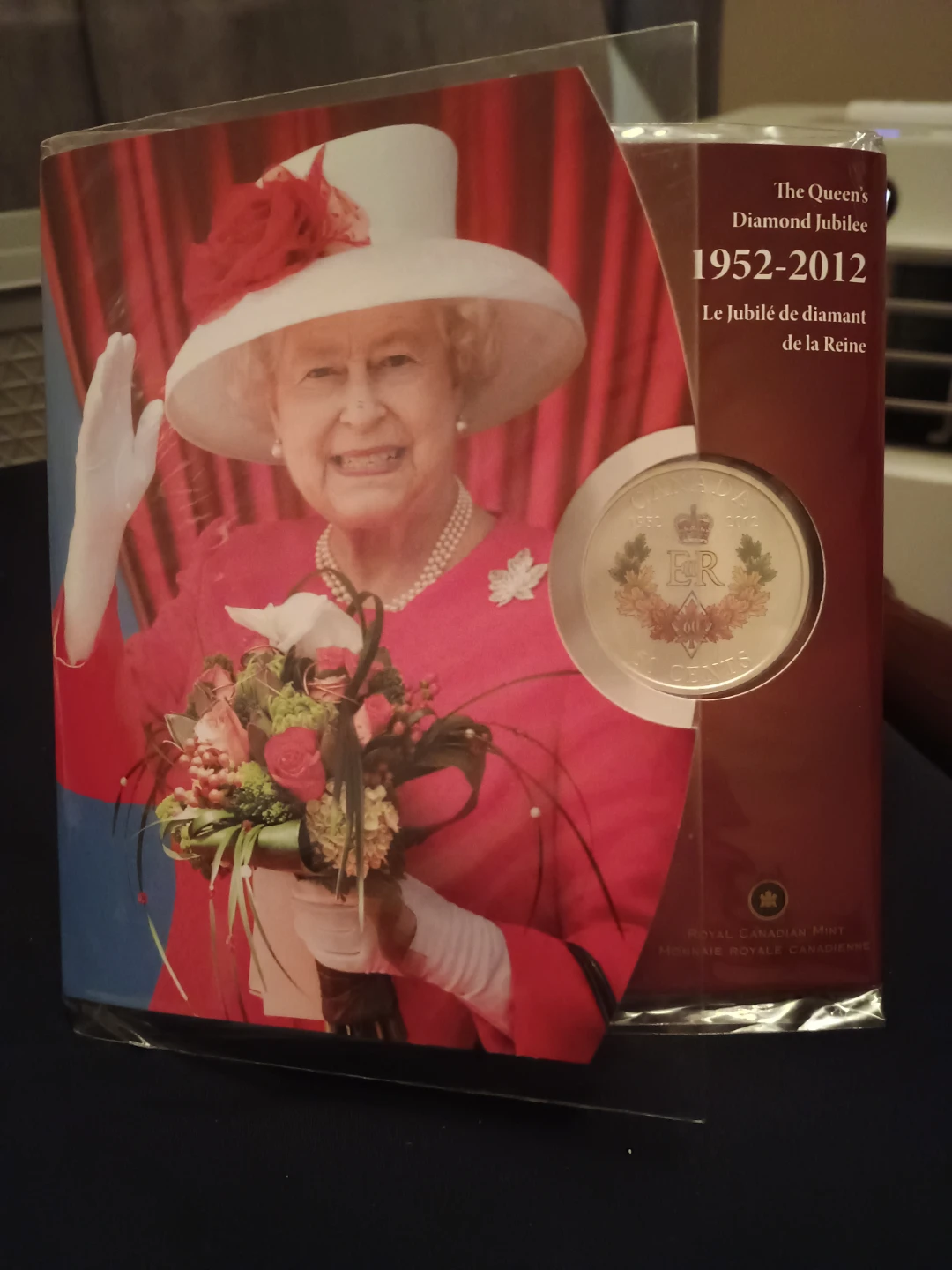 Royal Canadian Mint Queen's Diamond Jubilee 50 Cent Coin - photo 2