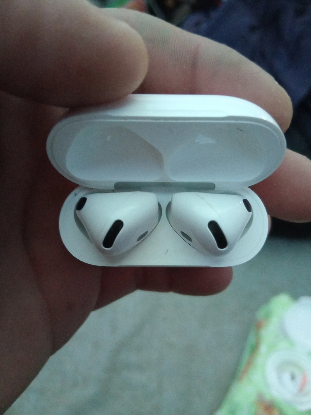 Apple AirPods 4 & Charging Case - photo 5