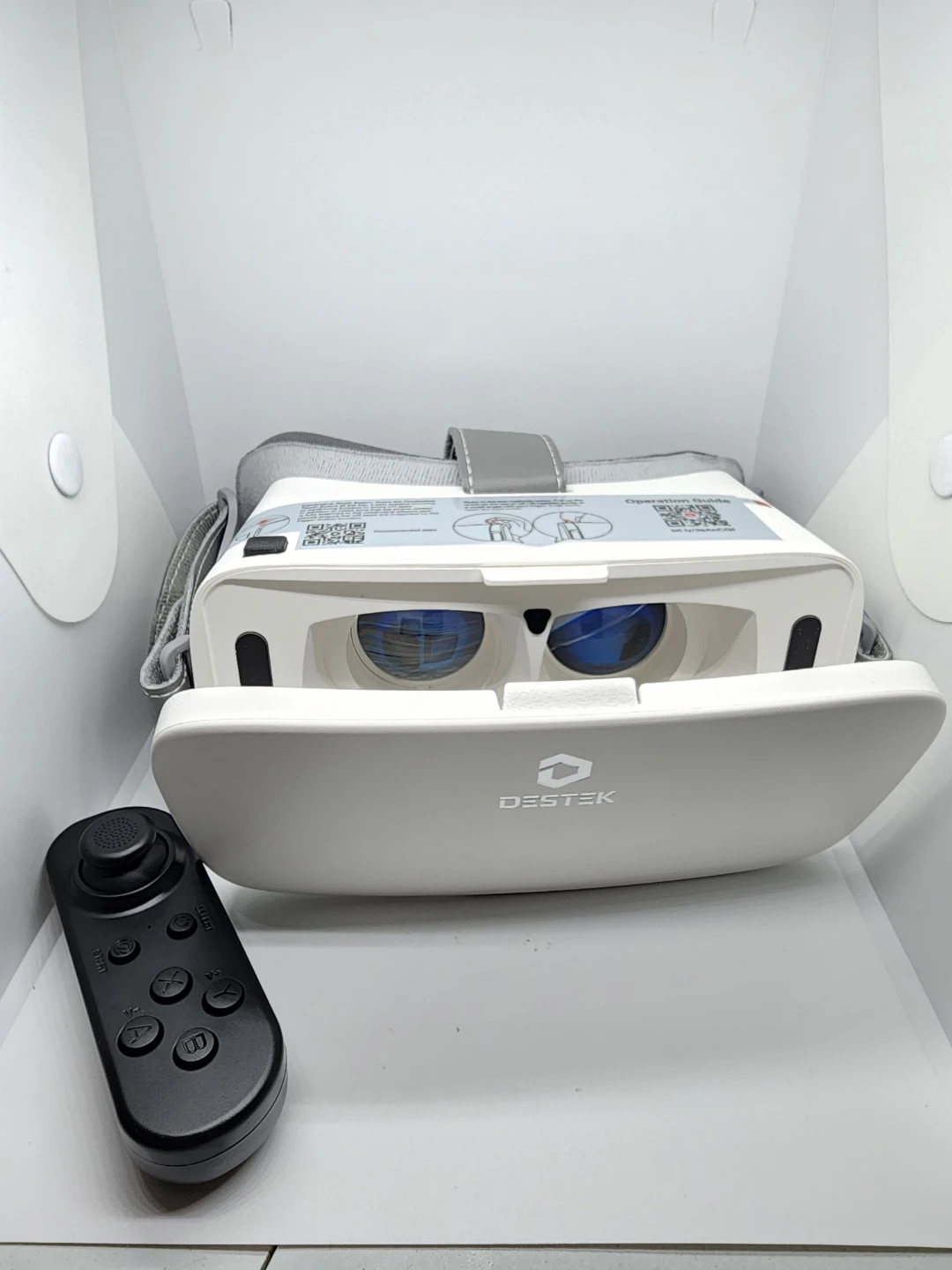 DESTEK VR Headset with Gamepad