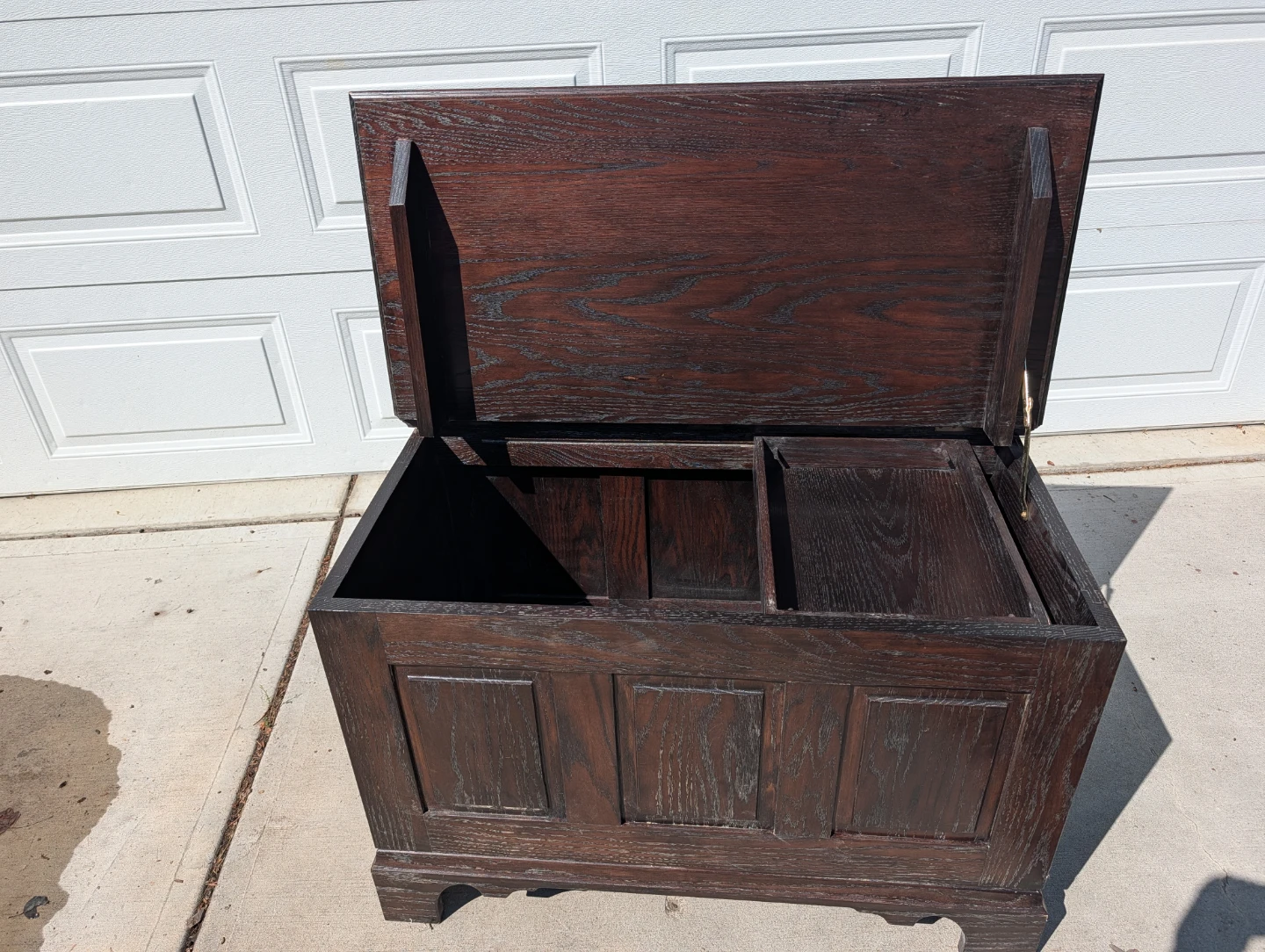 Solid wood storage bench with hinged lid - photo 2