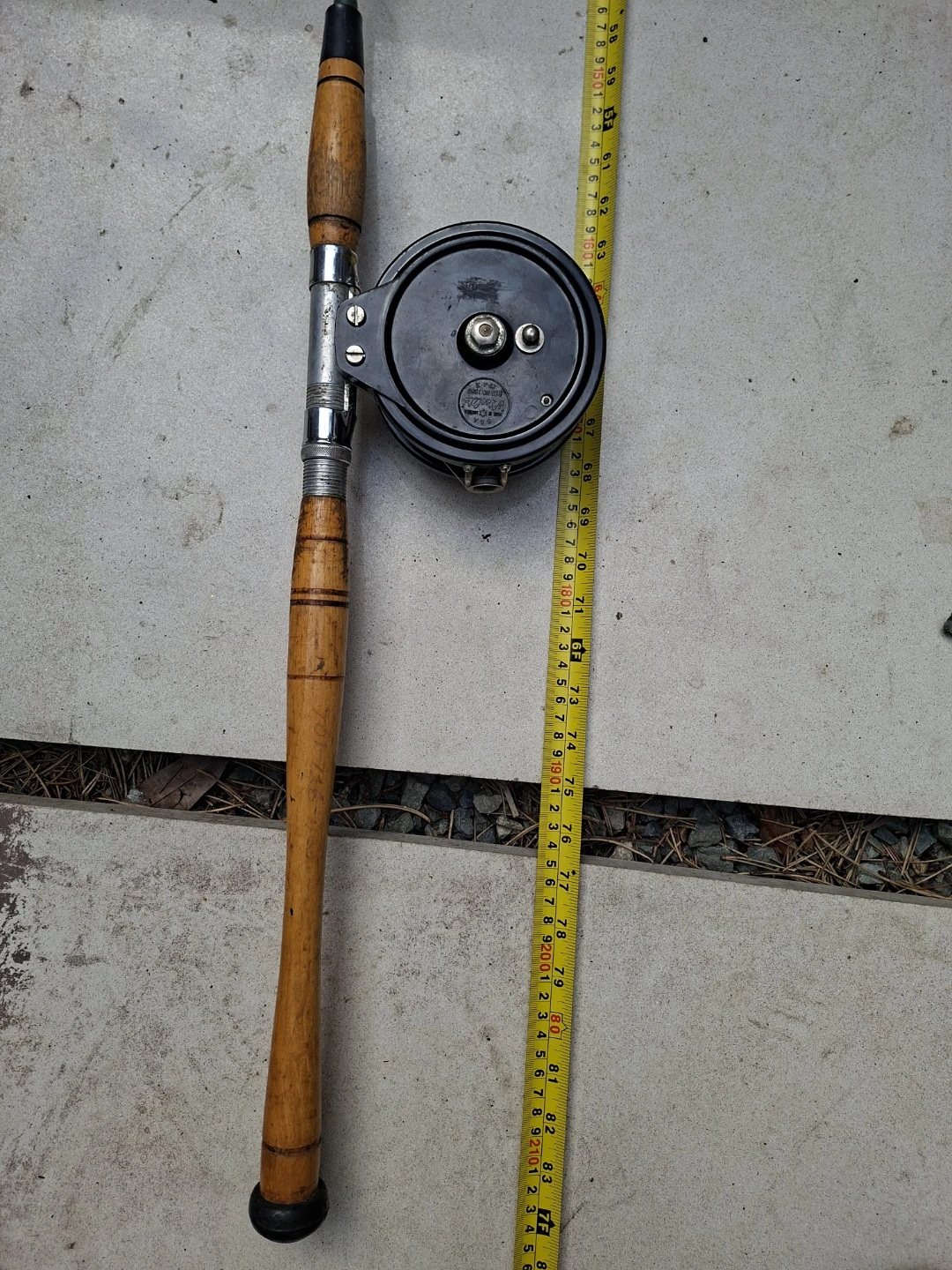 Vintage S&A Steelite Bakelite Ocean Reel & Fiberglass Rod Setup - photo 2