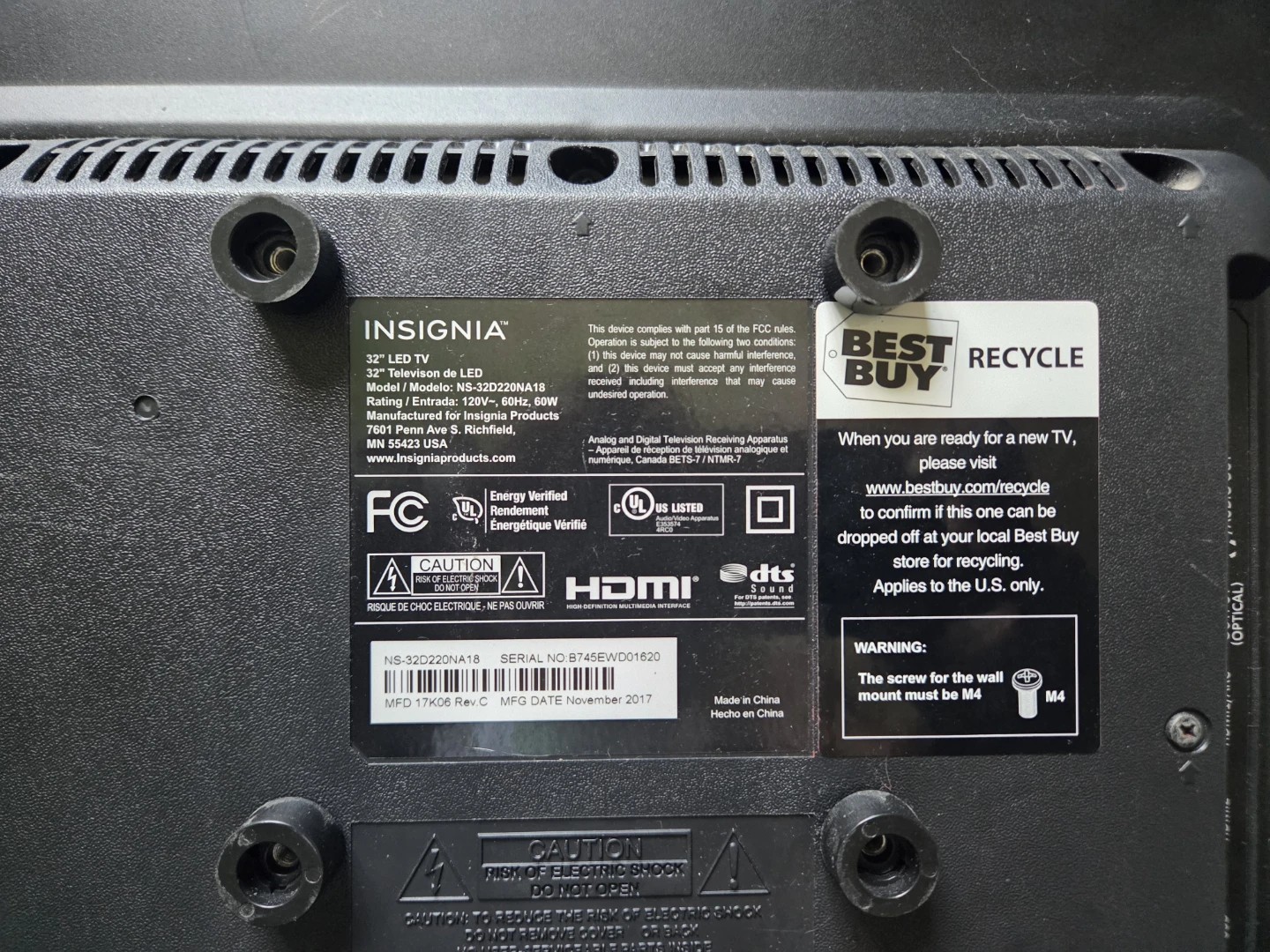 Insignia 32" LED TV - photo 2