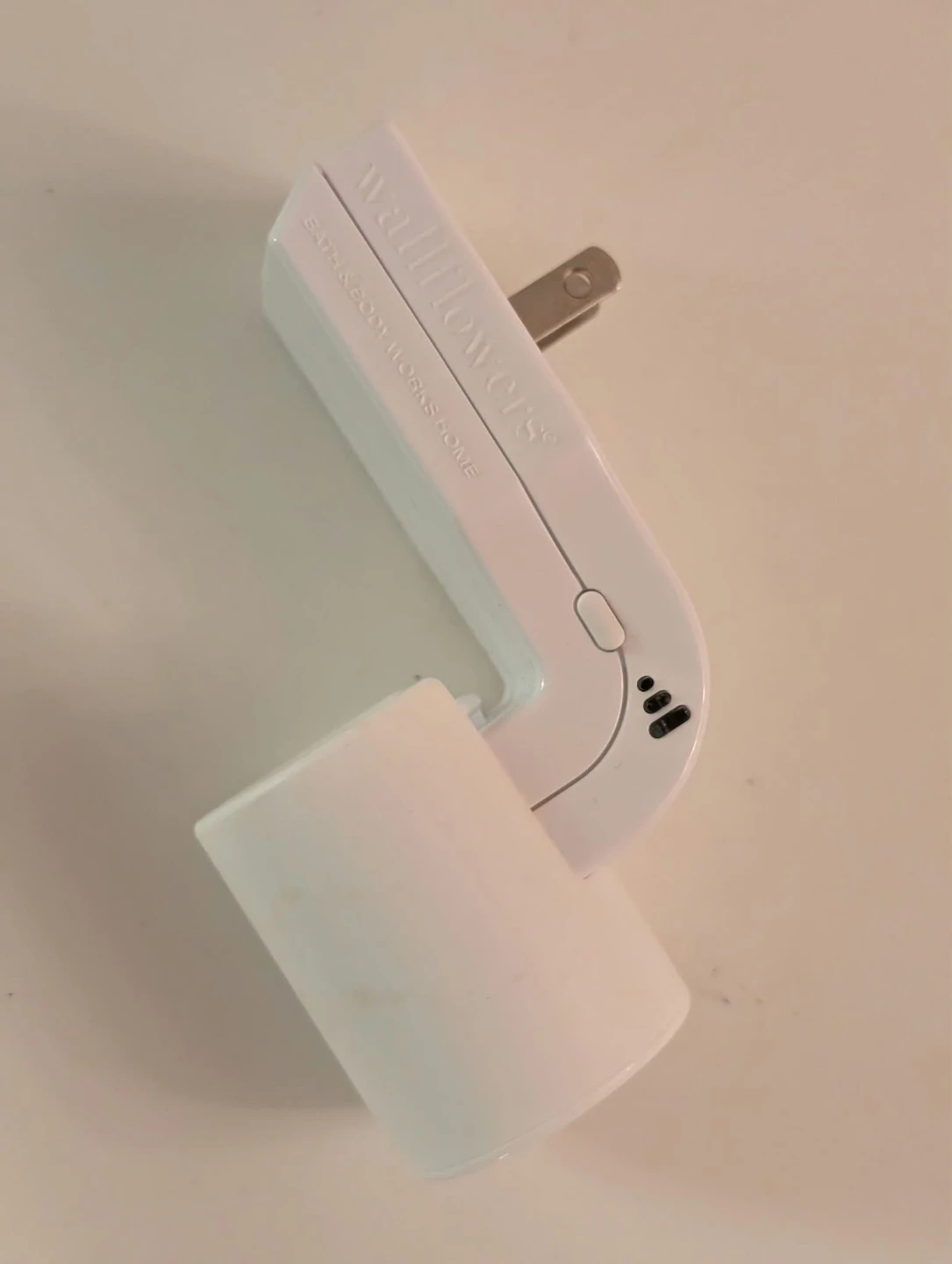 Bath & Body Works Wallflowers plug in white - photo 2