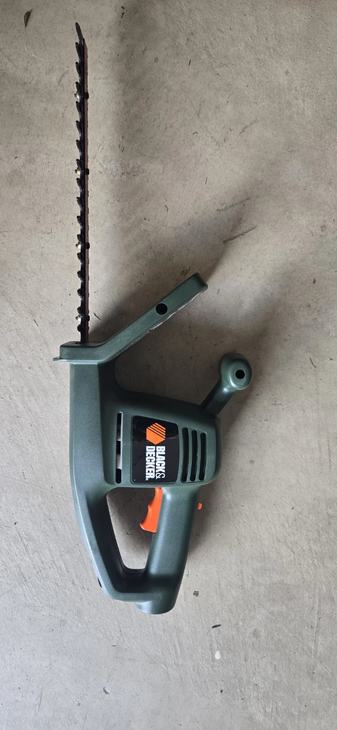 Black & Decker Hedge Trimmer 13-inch