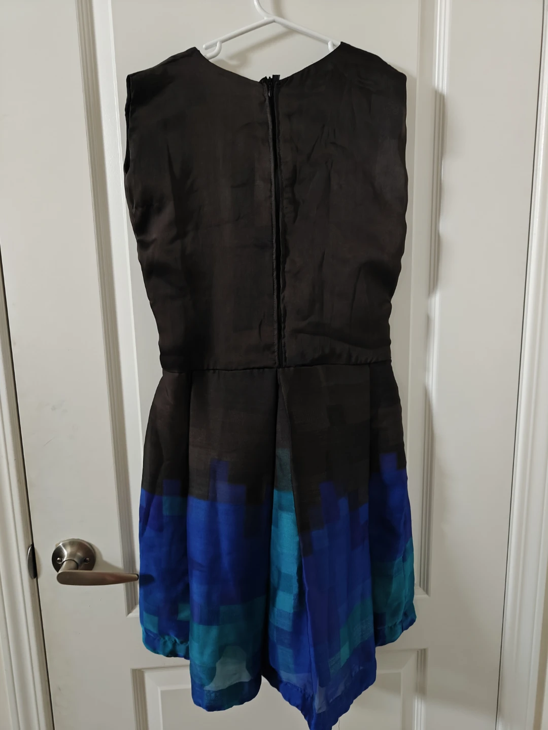 Black sleeveless dress with blue and teal gradient hem - photo 2