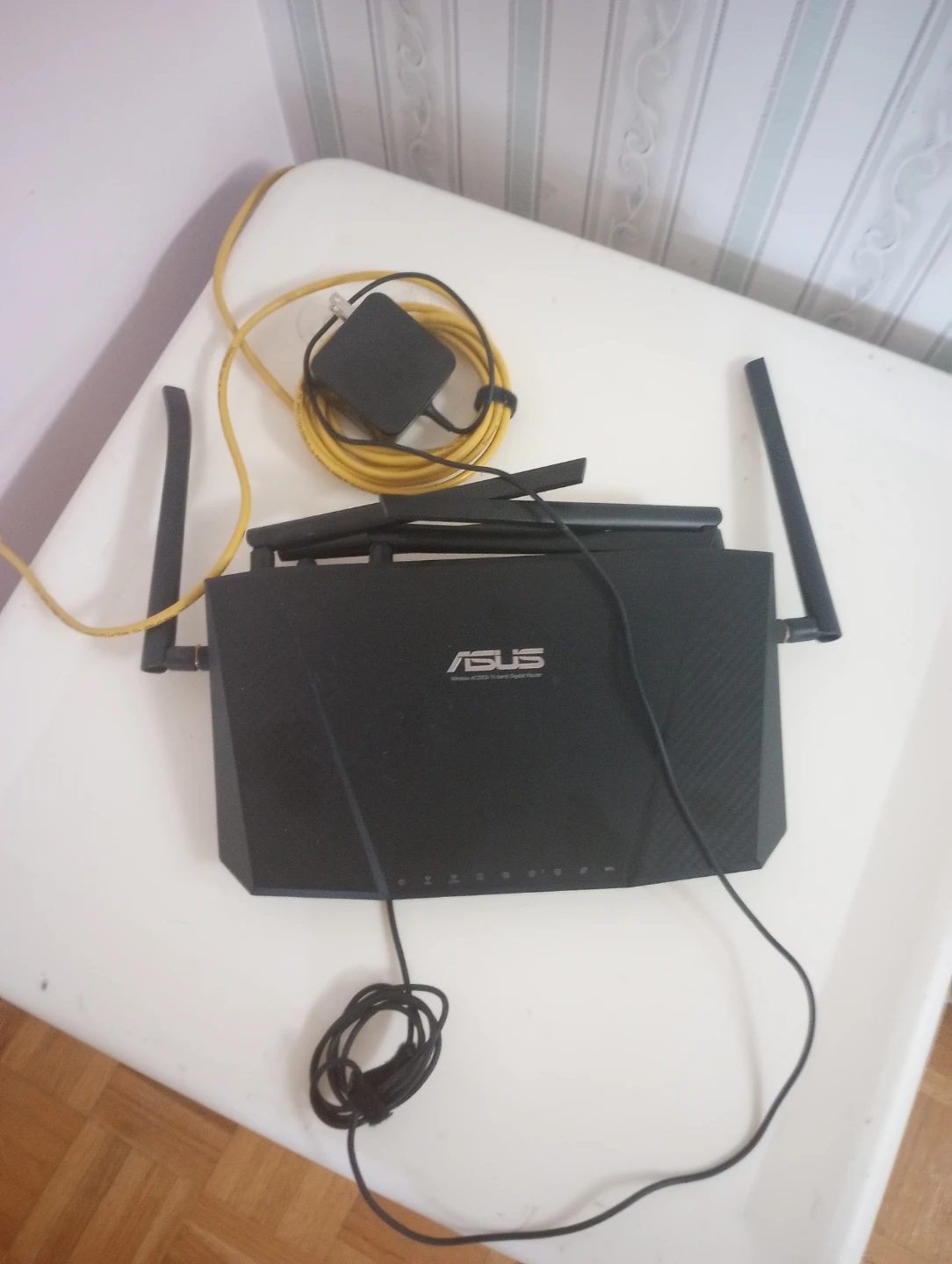 Asus wireless-AC3200 tri-band gigabit router