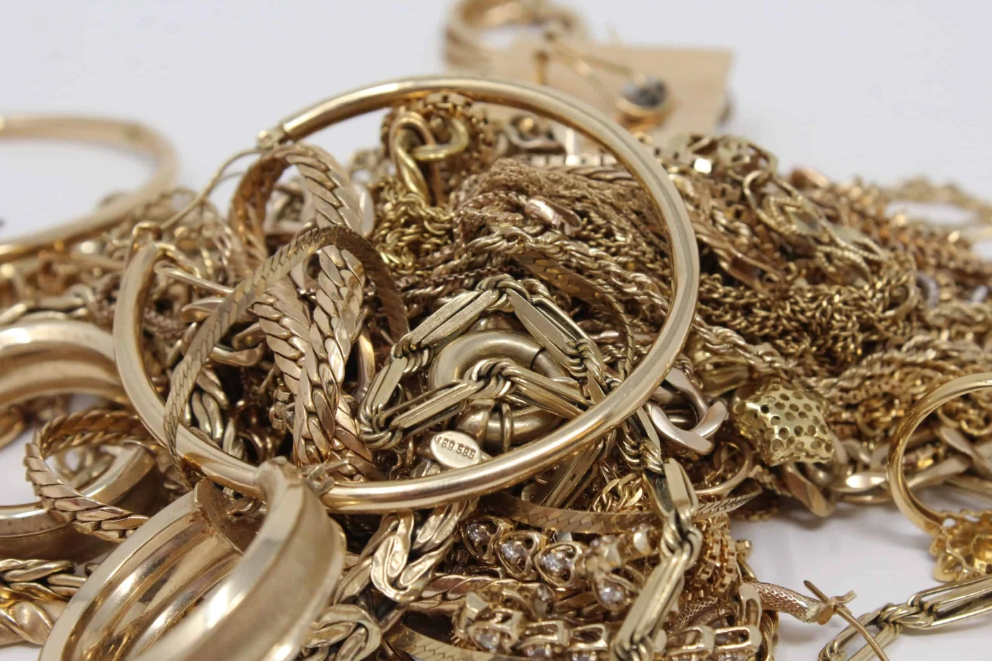 I buy your used gold or silver jewelry