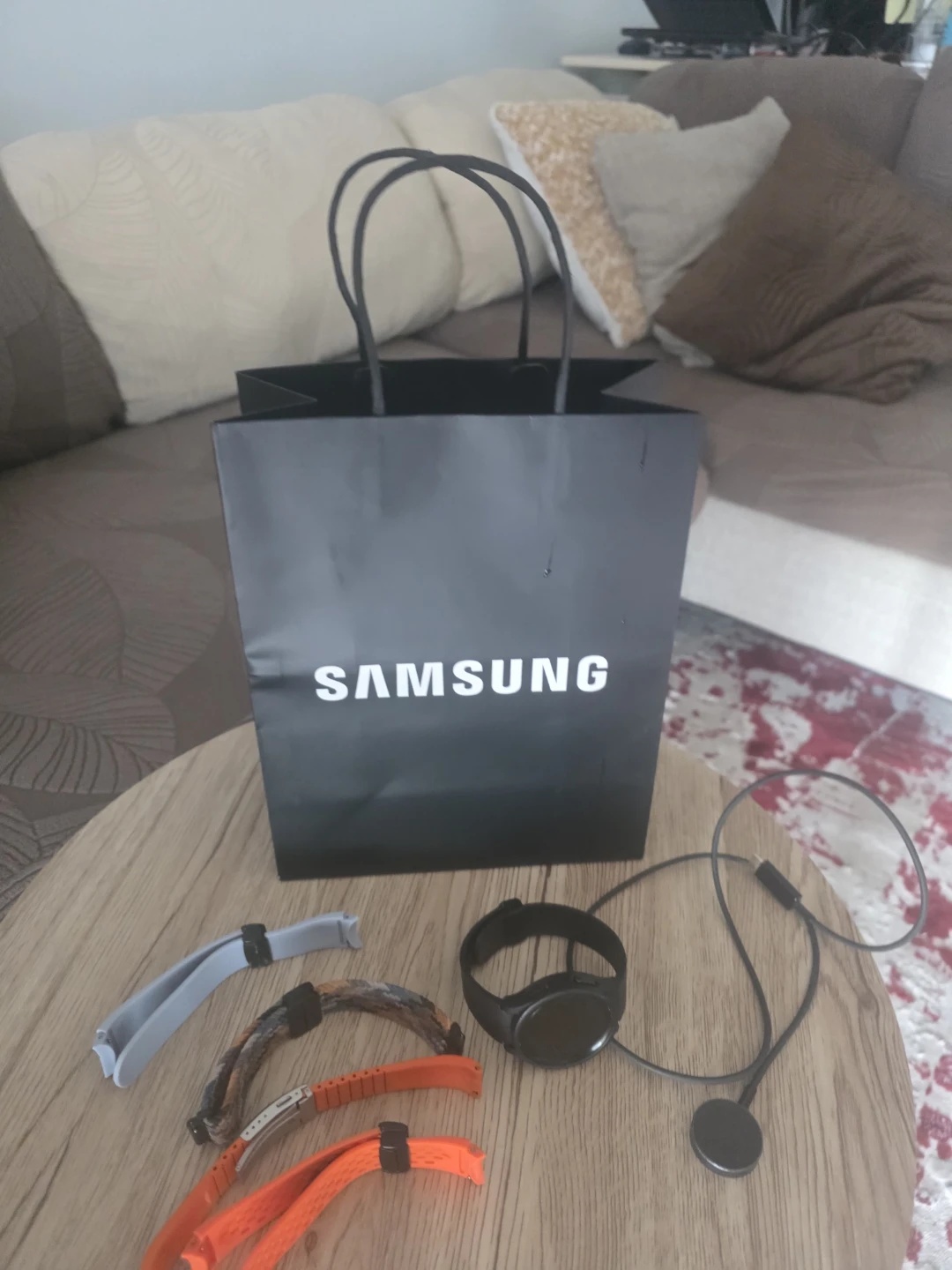 Samsung Smartwatch 5 with Multiple Bands and Charger