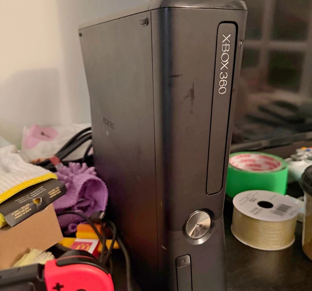 Xbox 360 Slim Console Bundle with Games and Controller