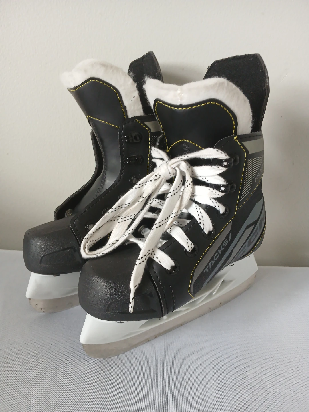 CCM Tacks AS-550 Ice Hockey Skates - Youth 11 - photo 2