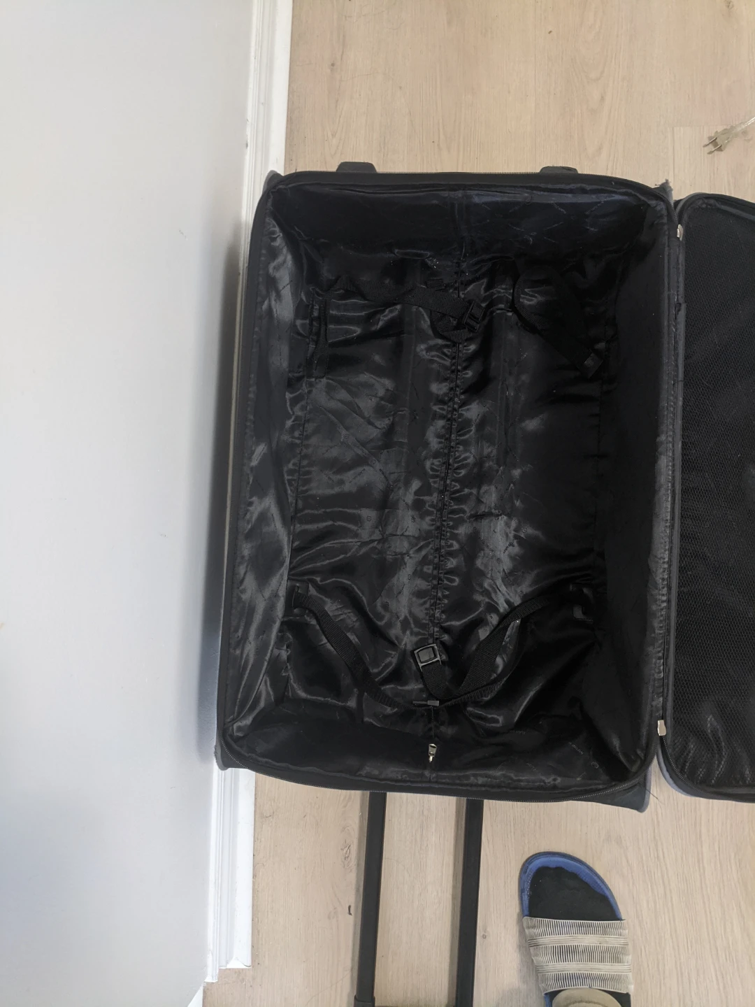 Old Black Wheels Suitcase - photo 4