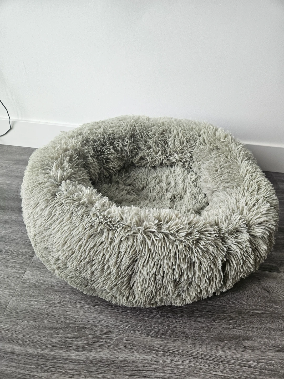 Fluffy Round Cat / Small Dog Bed – Excellent Condition