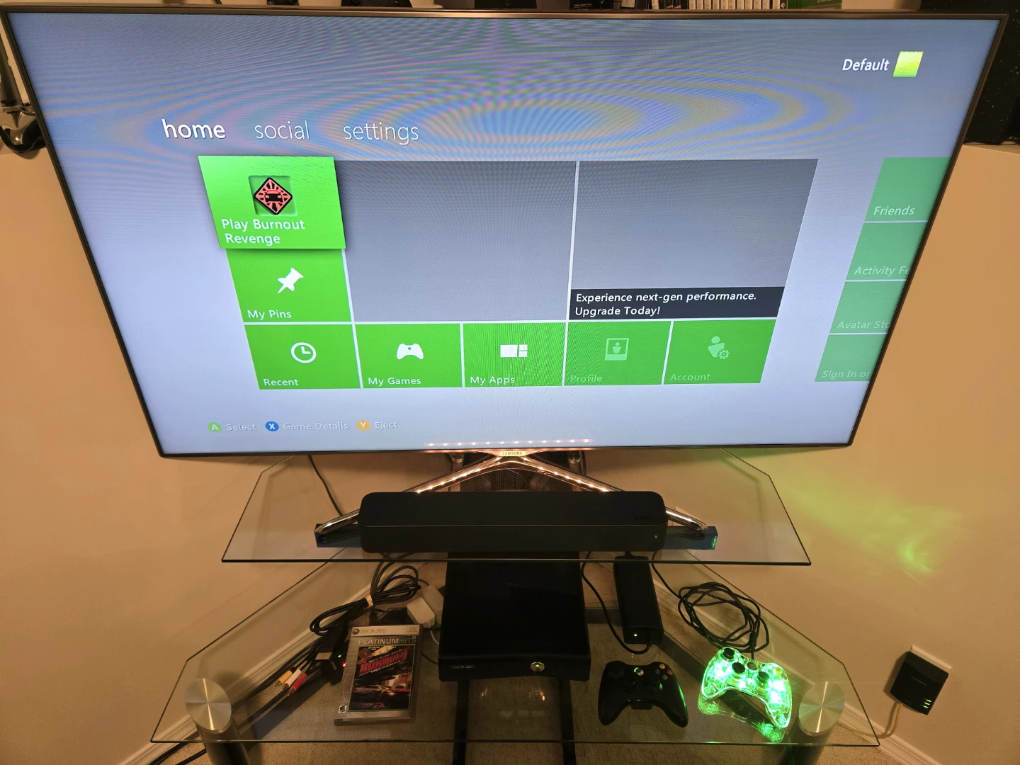 XBOX 360 SLIM 250GB + BURNOUT REVENGE + AFTERGLOW CONTROLLER - photo 2