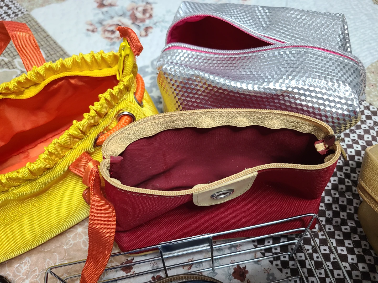 Womens Hair clips, makeup bags etc - photo 2