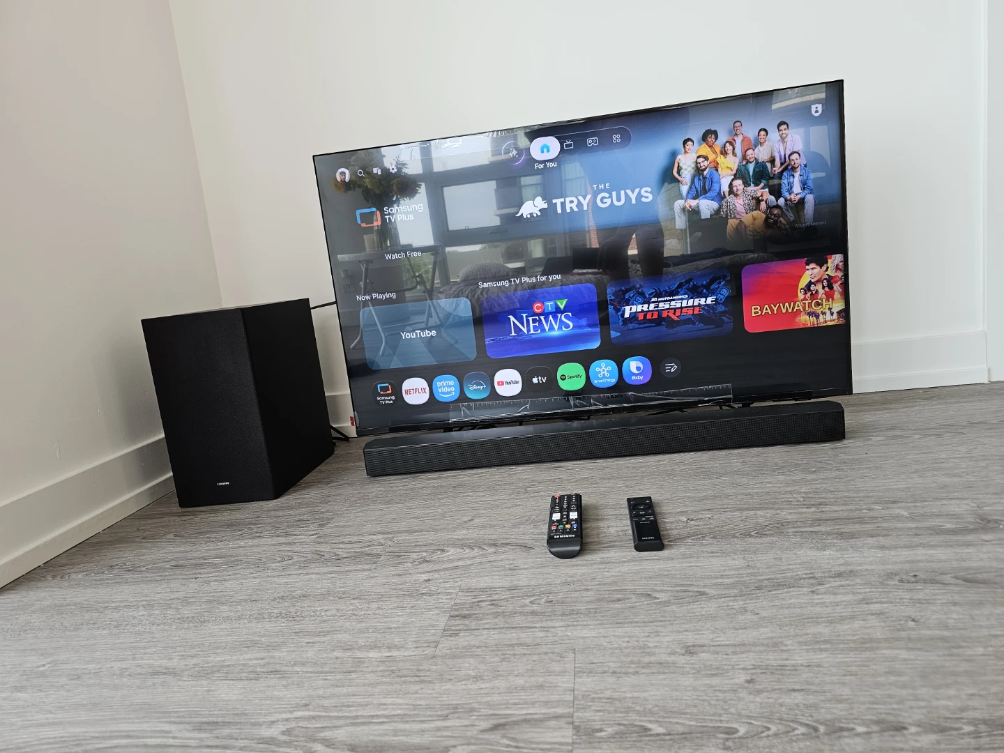 Samsung 43" Mini LED 4K TV + 3.1ch Soundbar Bundle — 1 Week Old - photo 4