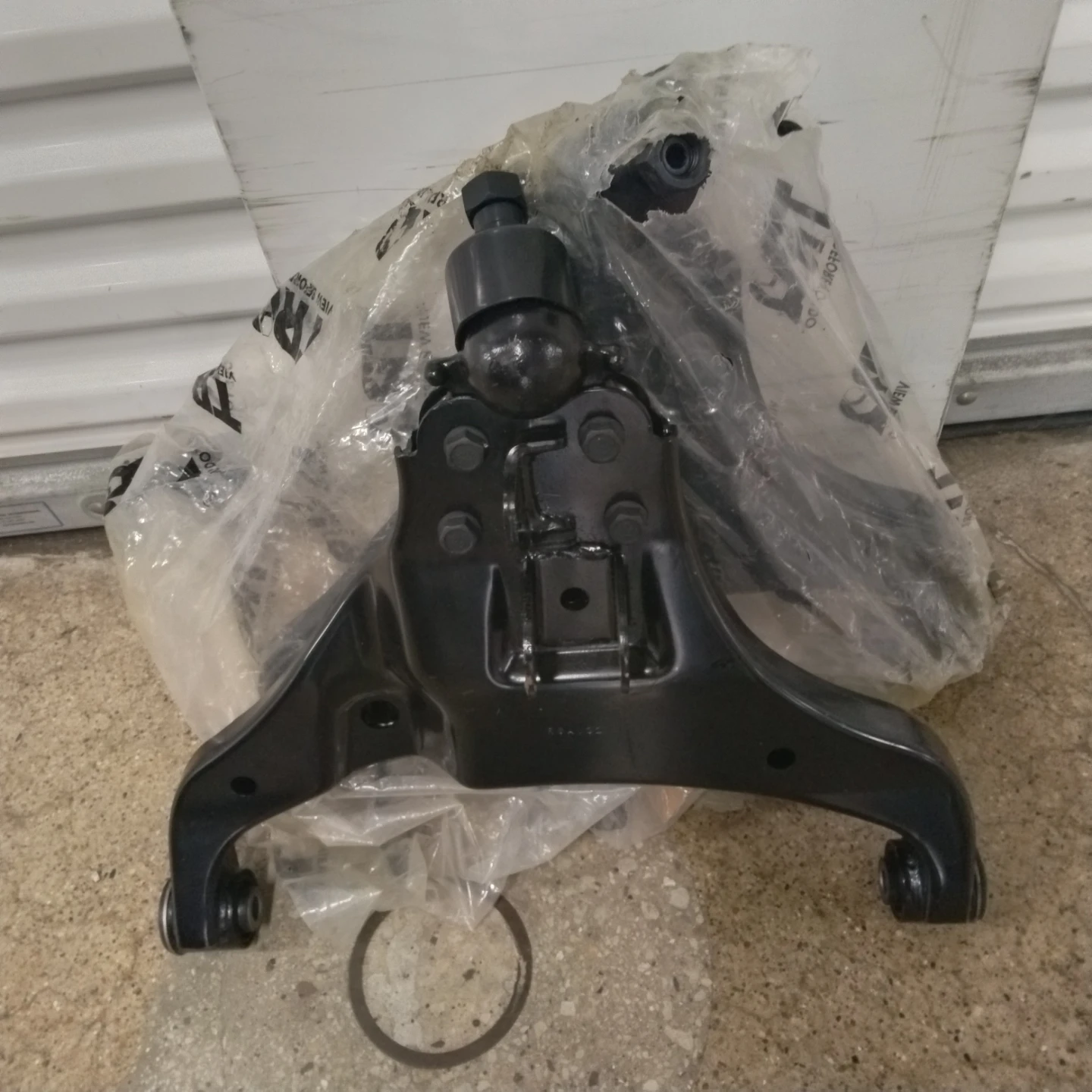 2 lower control arms for 2006 GMC cañon pick up 2 w d