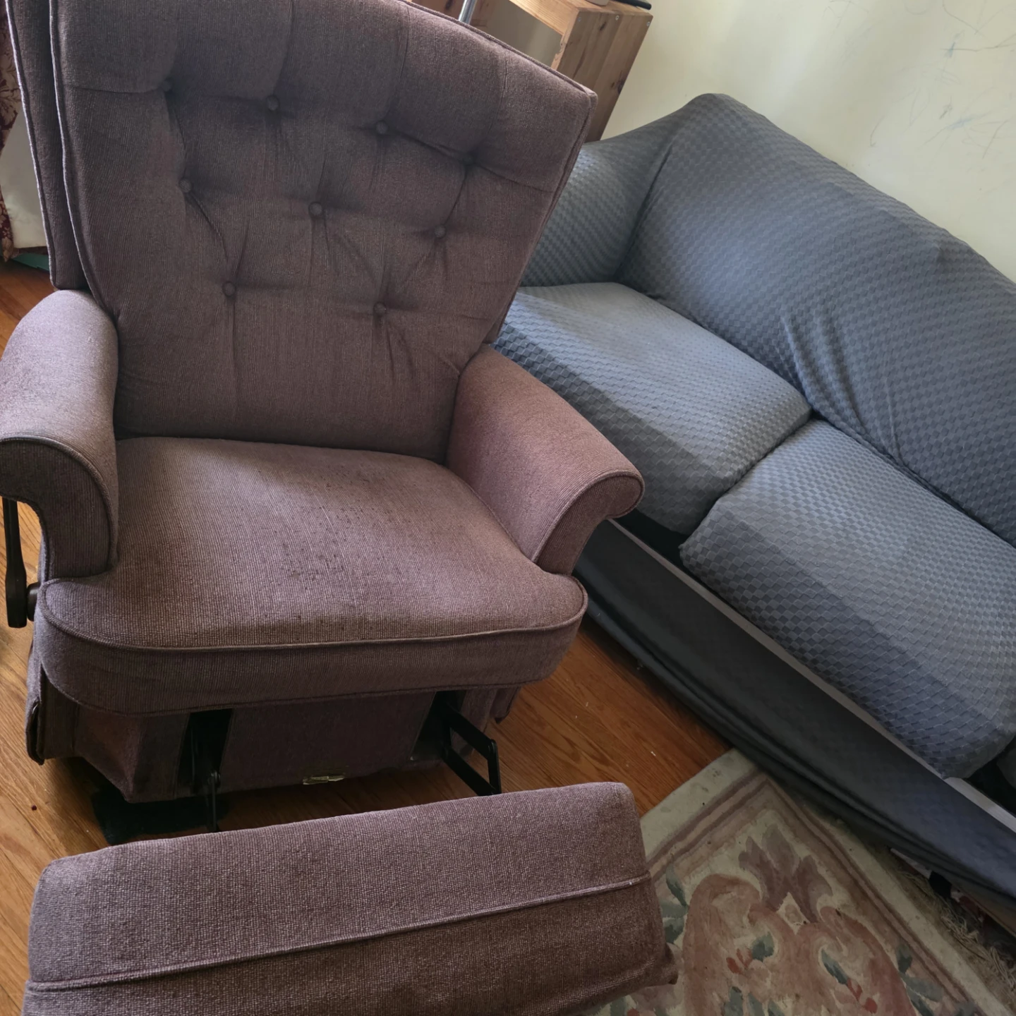 La-Z-Boy recliner and rocker - photo 5