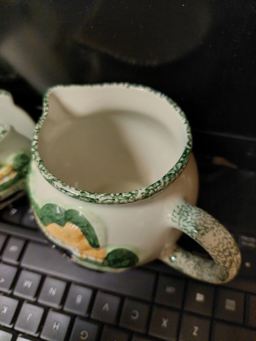 Vintage ceramic Napkin Holder and Creamer Set - photo 3