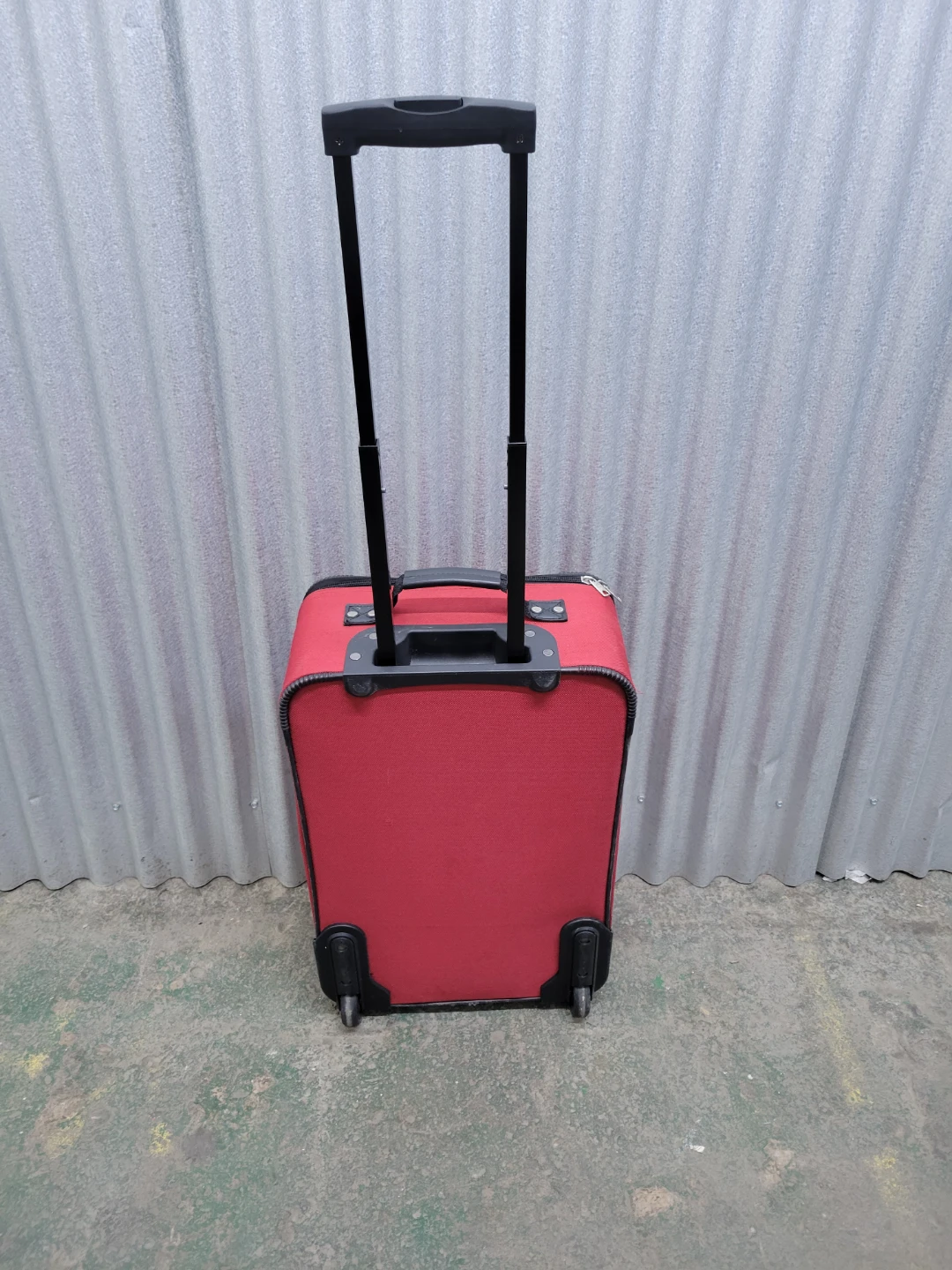 Small American Tourister Red Suitcase - photo 2