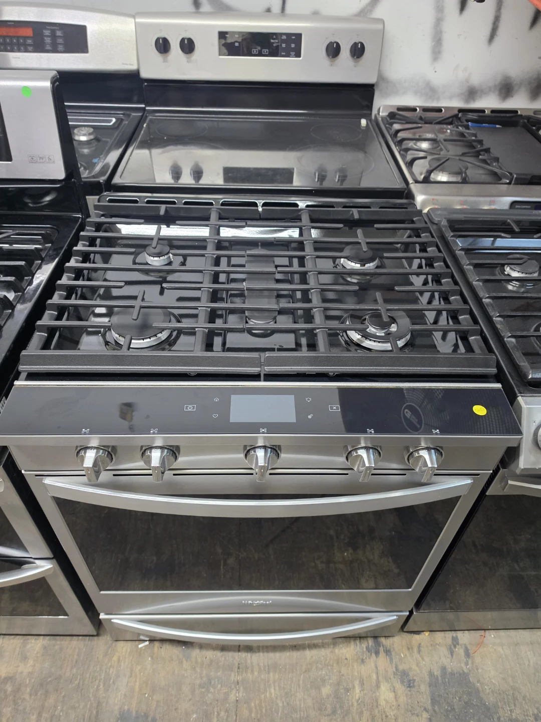 Whirlpool 30in Stainless steel gas stove - photo 2