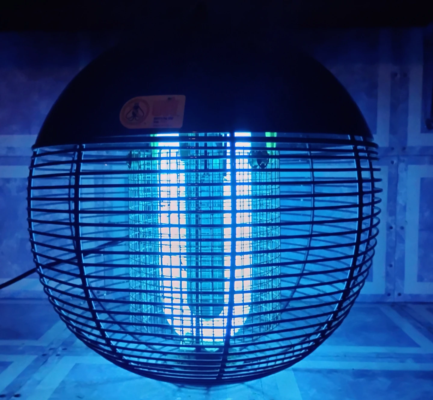ELECTRIC BUG KILLER / INSECT ZAPPER (BY WEBER)